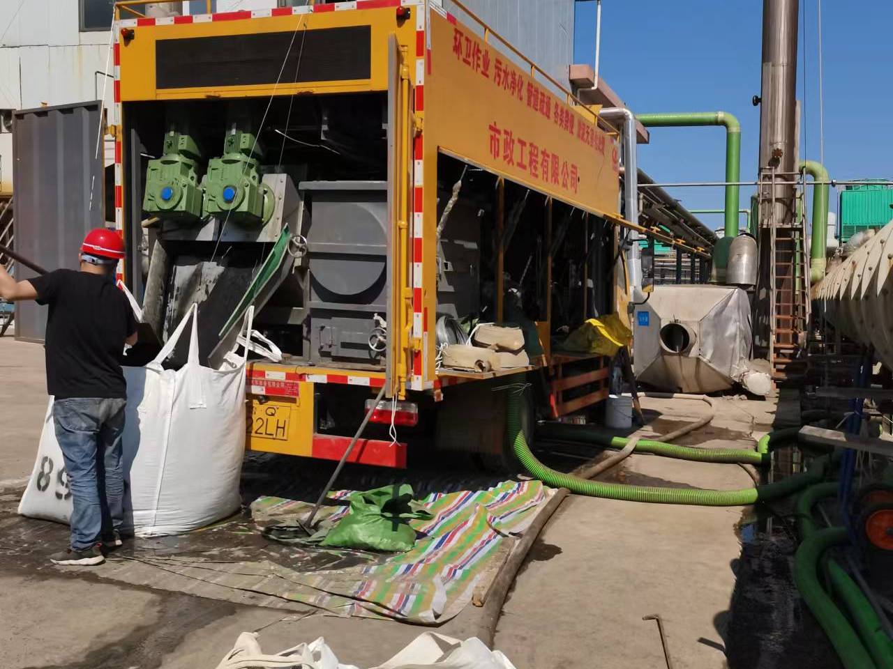 察布查尔淤泥压干处理